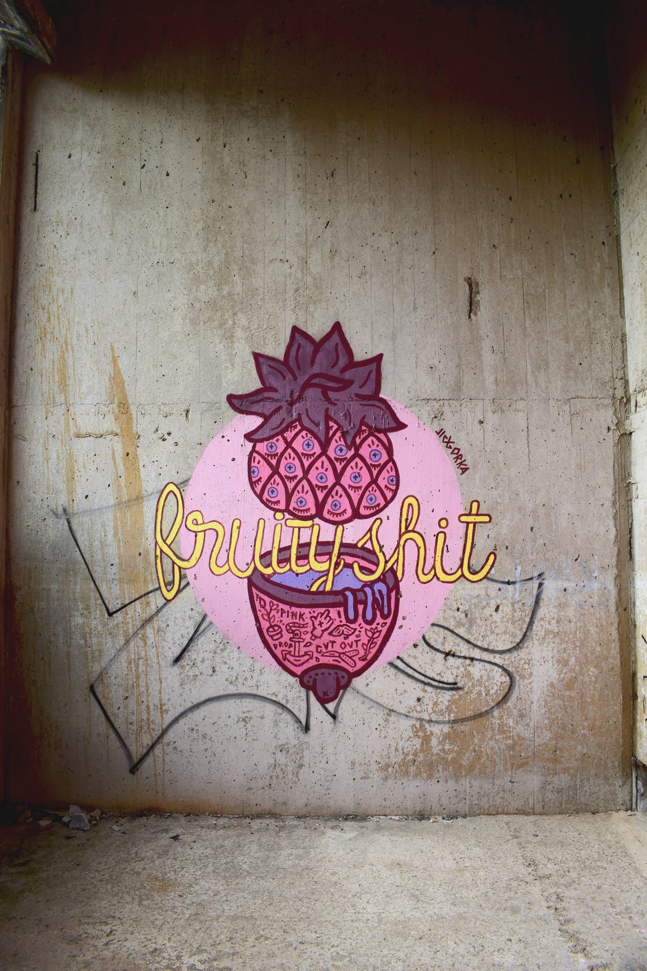Fruity Shit | mural pintado por Gorka Gil